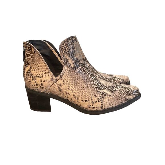 Blondo Eliza WATERPROOF Womens Sz 8M Faux Snakeskin Cut Out Ankle Boots Booties - Picture 2 of 8